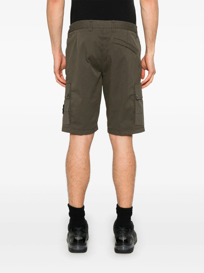 Bermuda shorts with badge