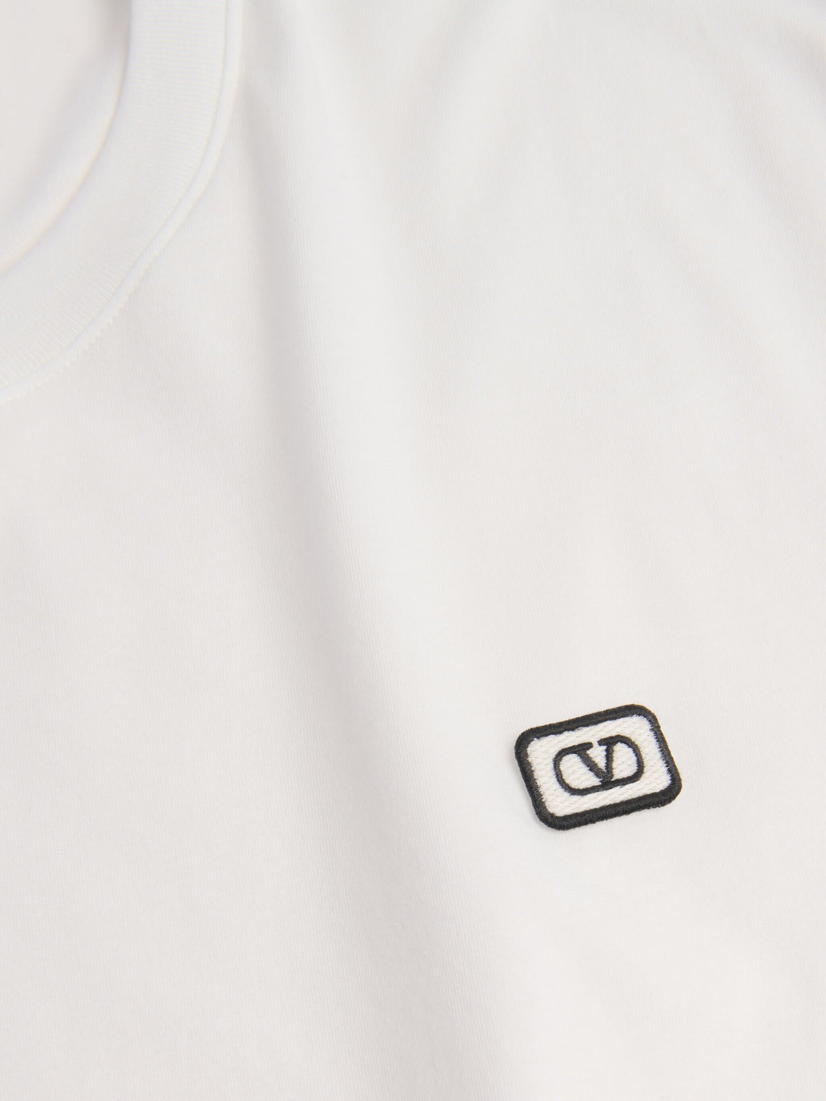 T-shirt with VLogo patch