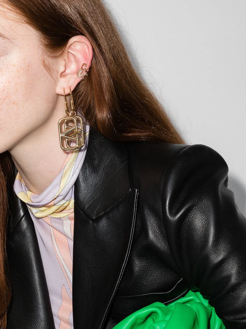 Mono Earcuff Vlogo signature in metal
