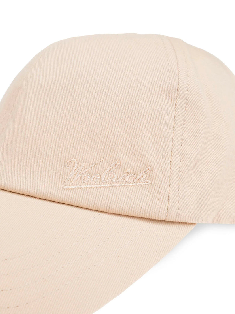 Baseball cap with embroidery