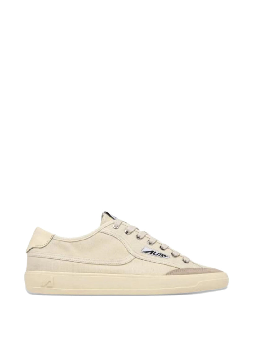 Sneakers windscape low in canvas