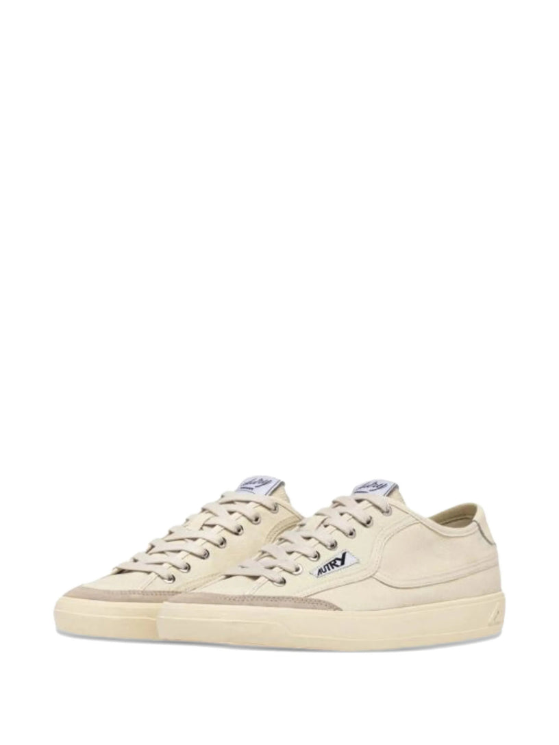 Sneakers windscape low in canvas