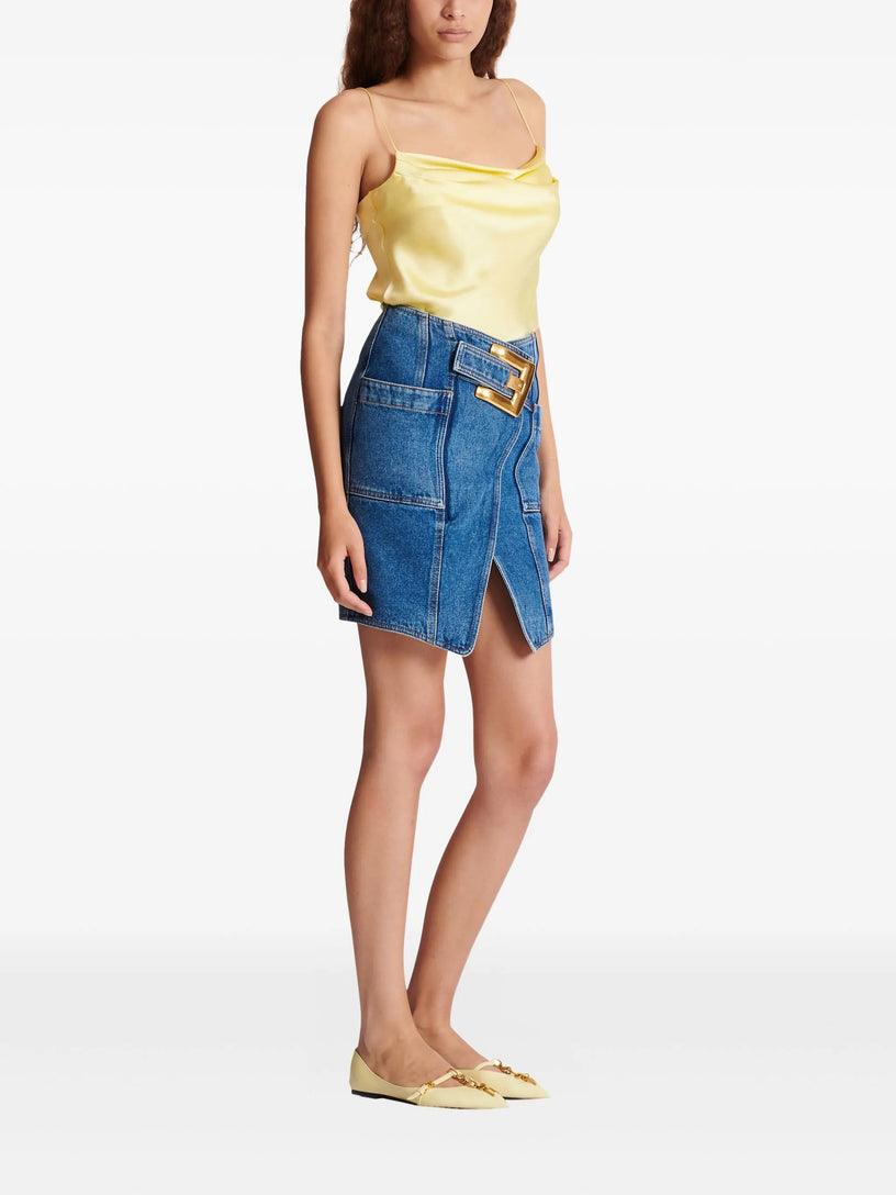 Short denim skirt with belt