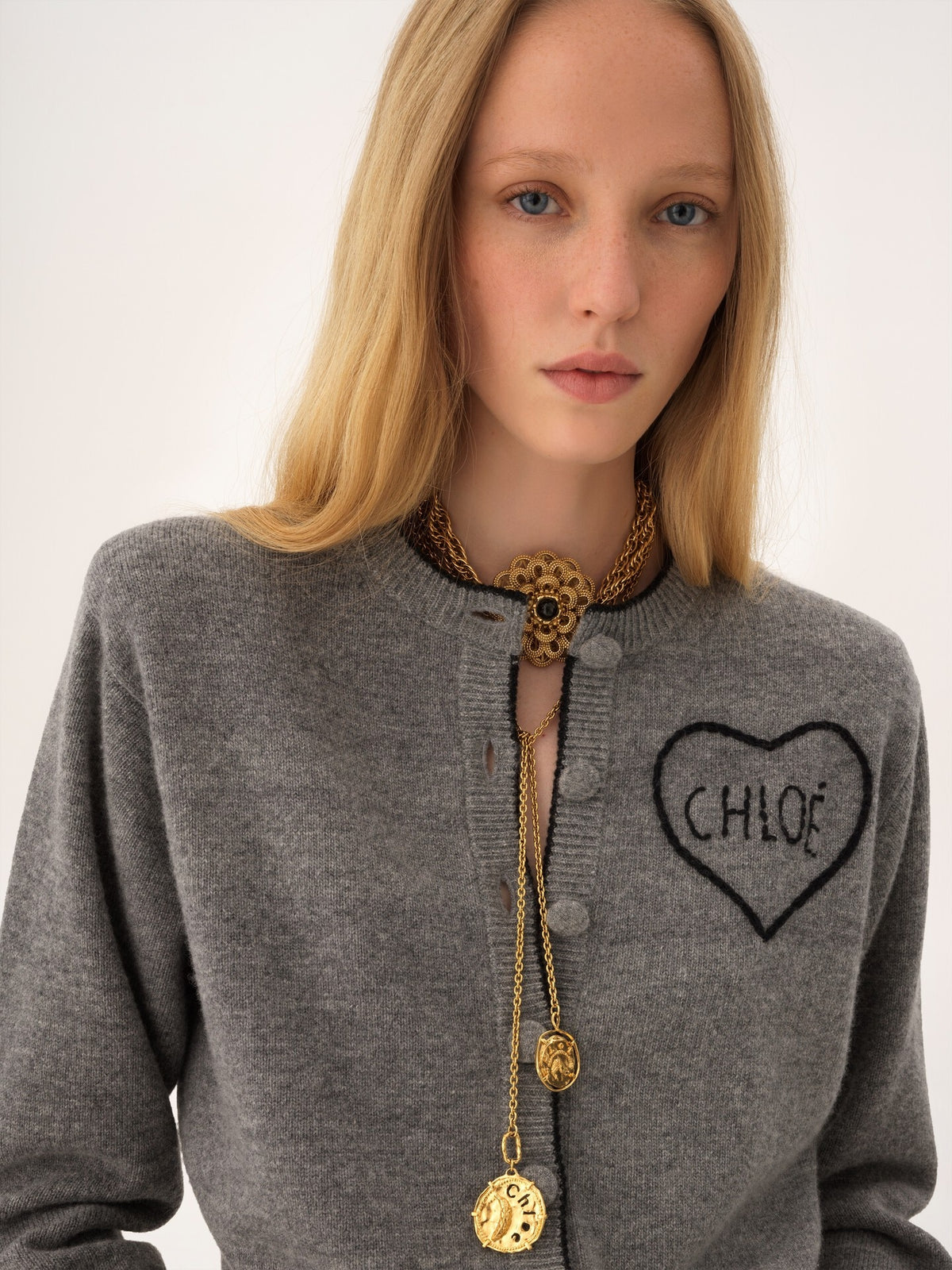 Fitted cardigan with logo in wool and cashmere knit