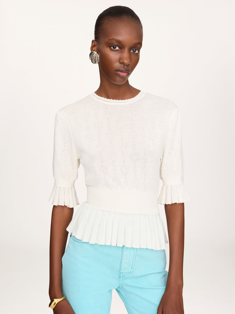 Short wool knit sweater with ruffles