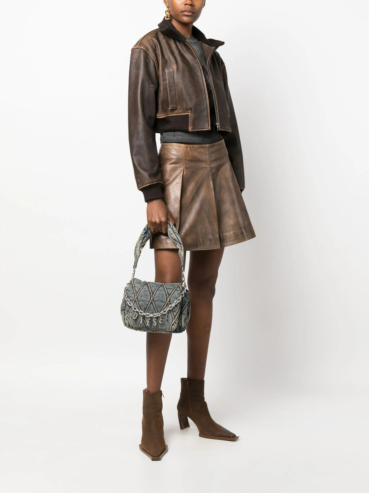 Charm-d shoulder s