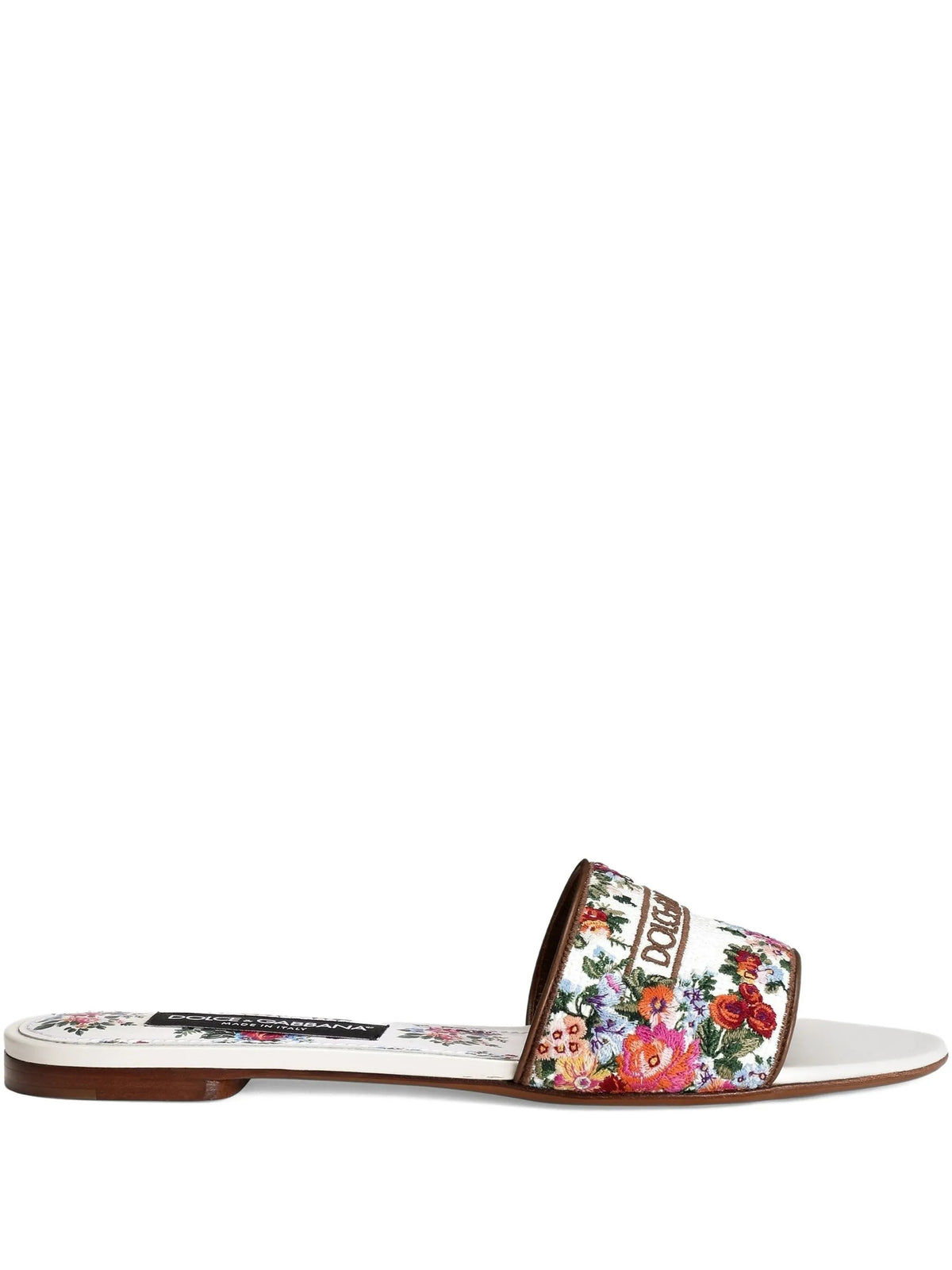 Flat slippers with embroidery