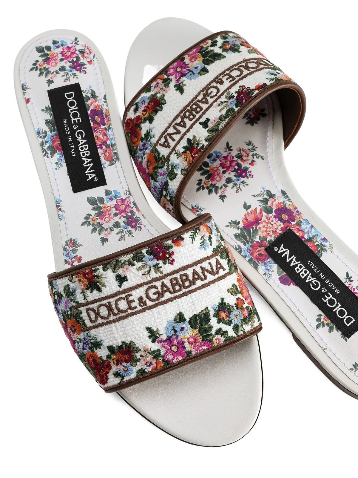 Flat slippers with embroidery