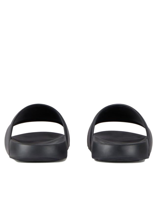 Label Slide mules in rubber