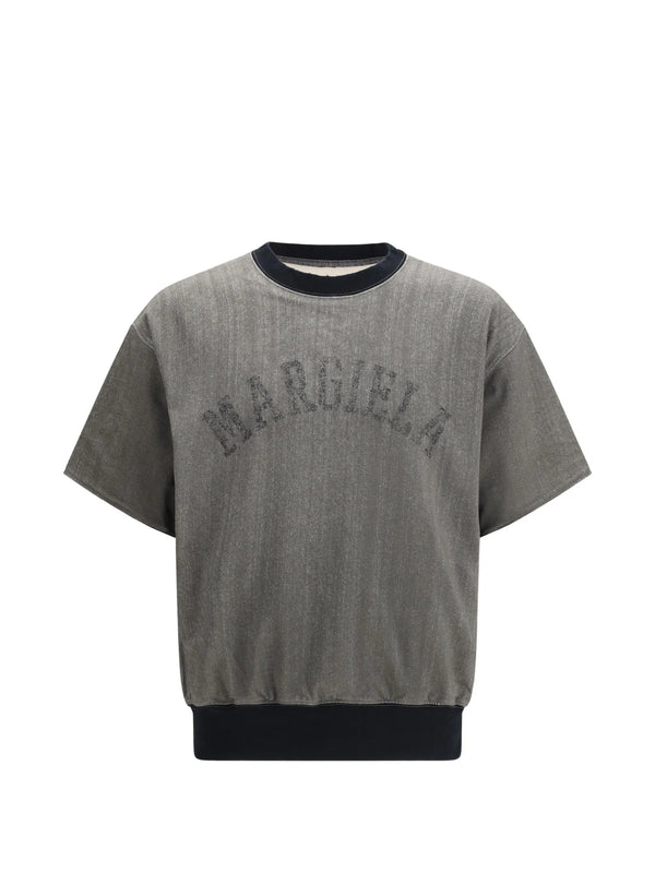 T-shirt college
