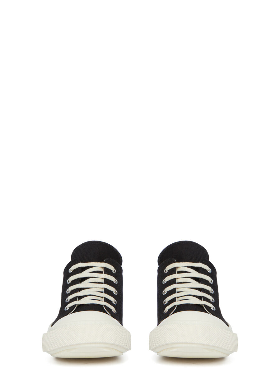 Extreme low sneaks