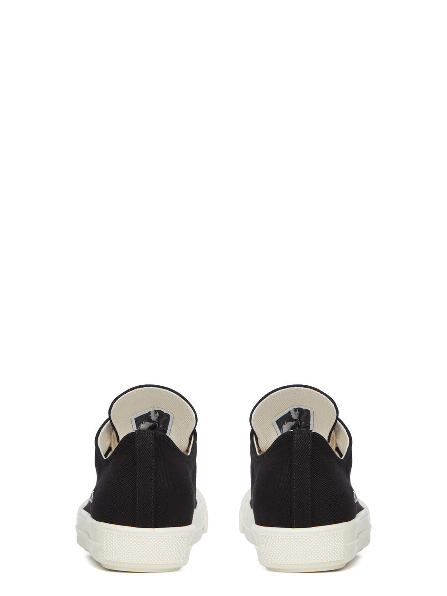 Extreme low sneaks