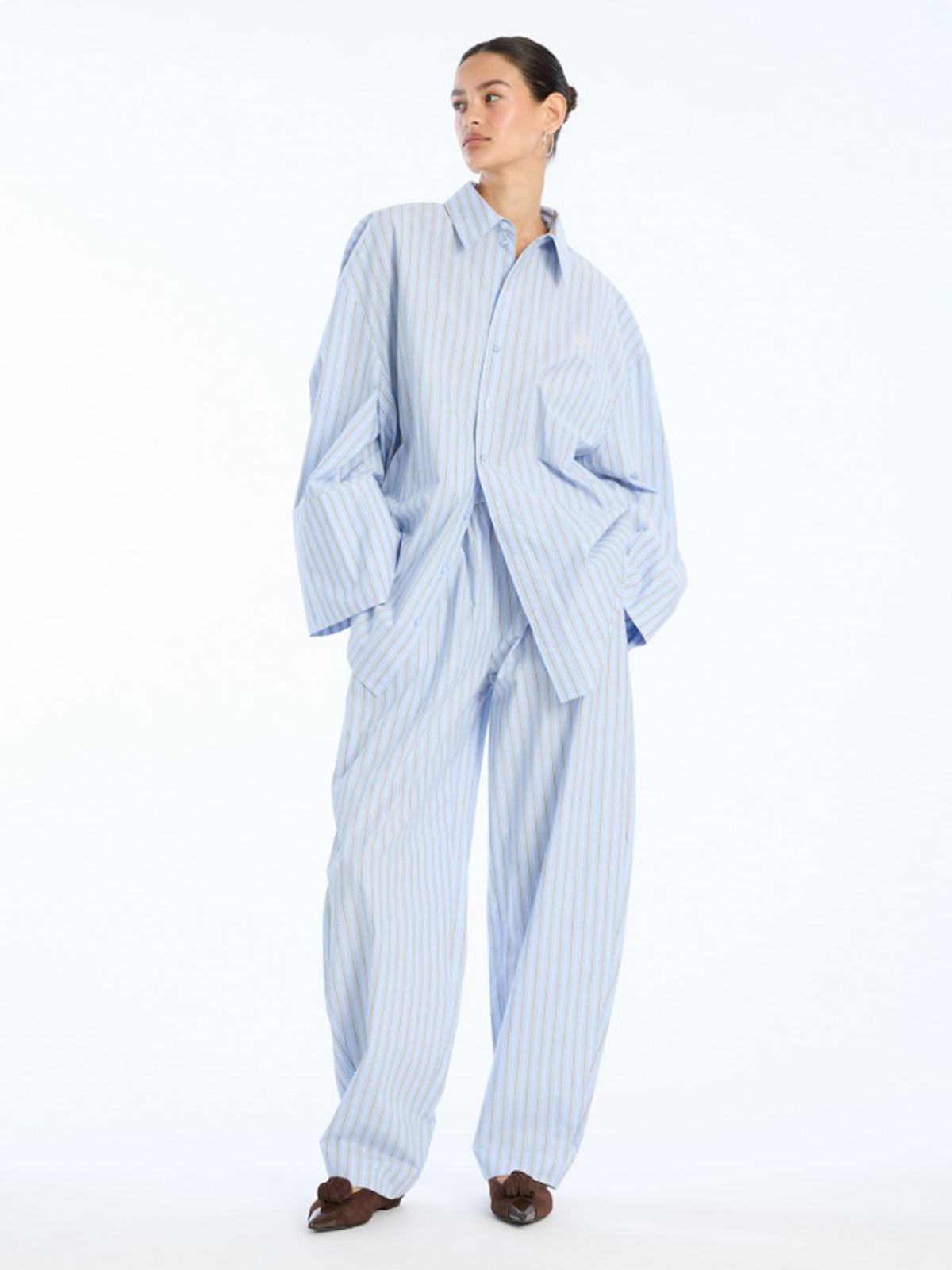 Striped-pattern tapered trousers