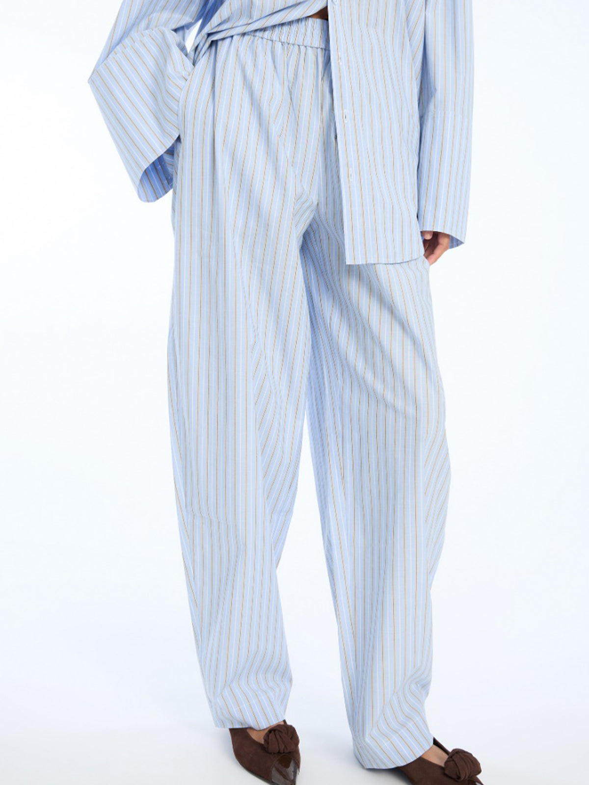 Striped-pattern tapered trousers