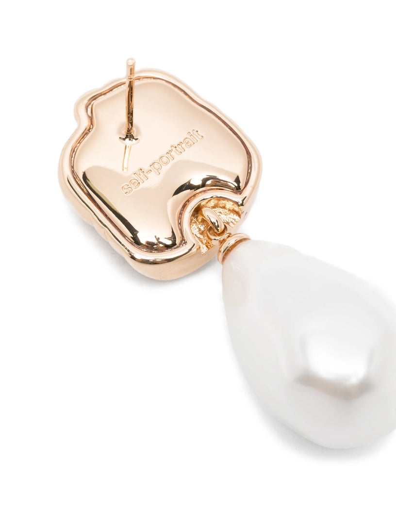 Pearl earrings with golden knot