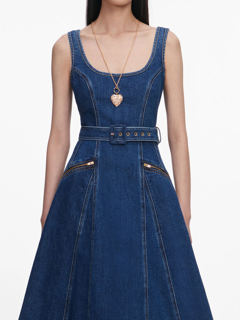Abito midi in denim svasato con cintura
