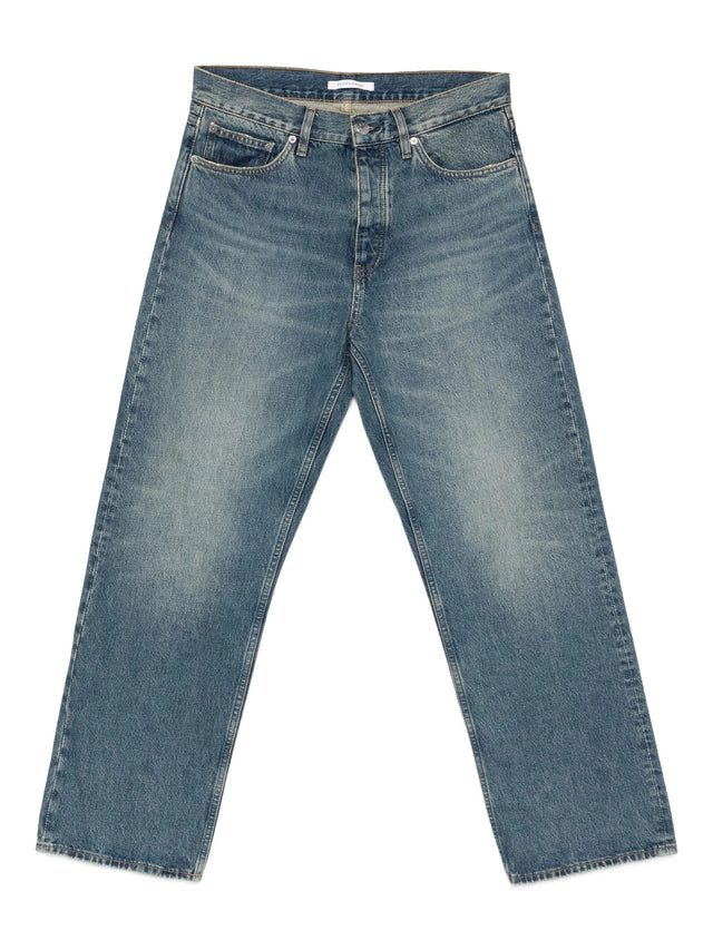 Loose jeans