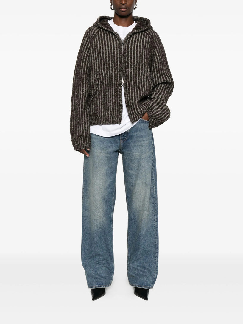 Loose jeans