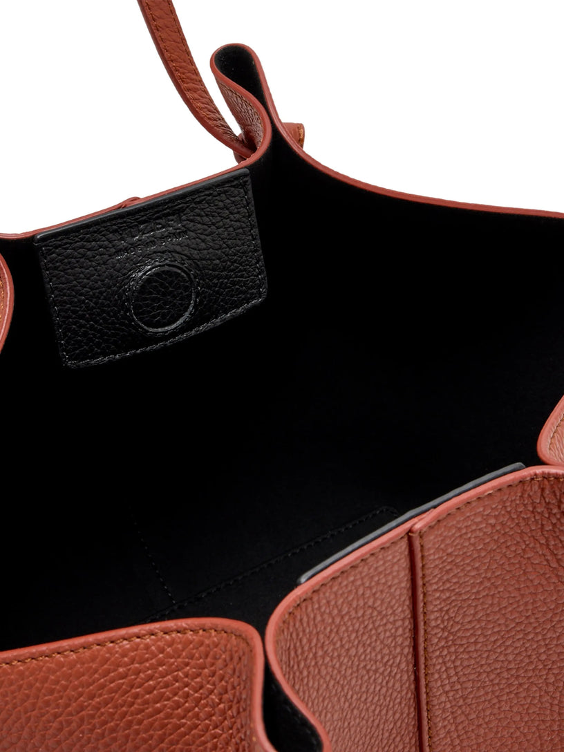 Grained leather Mochi