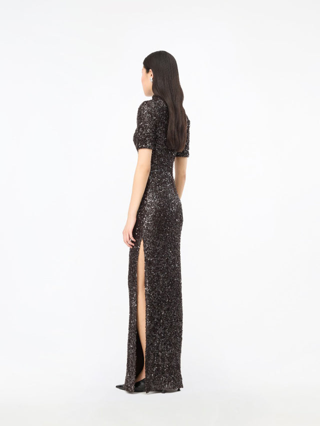 Abito lungo con paillettes e spacco