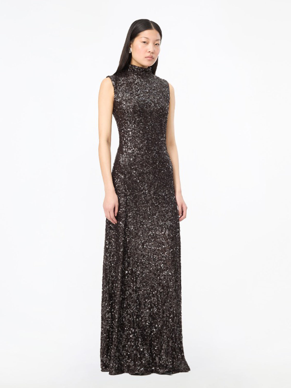 Abito lungo svasato con paillettes